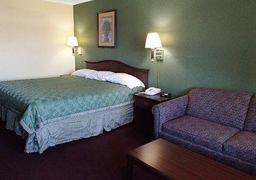 Rodeway Inn & Suites Plymouth Hwy 64 Exterior foto