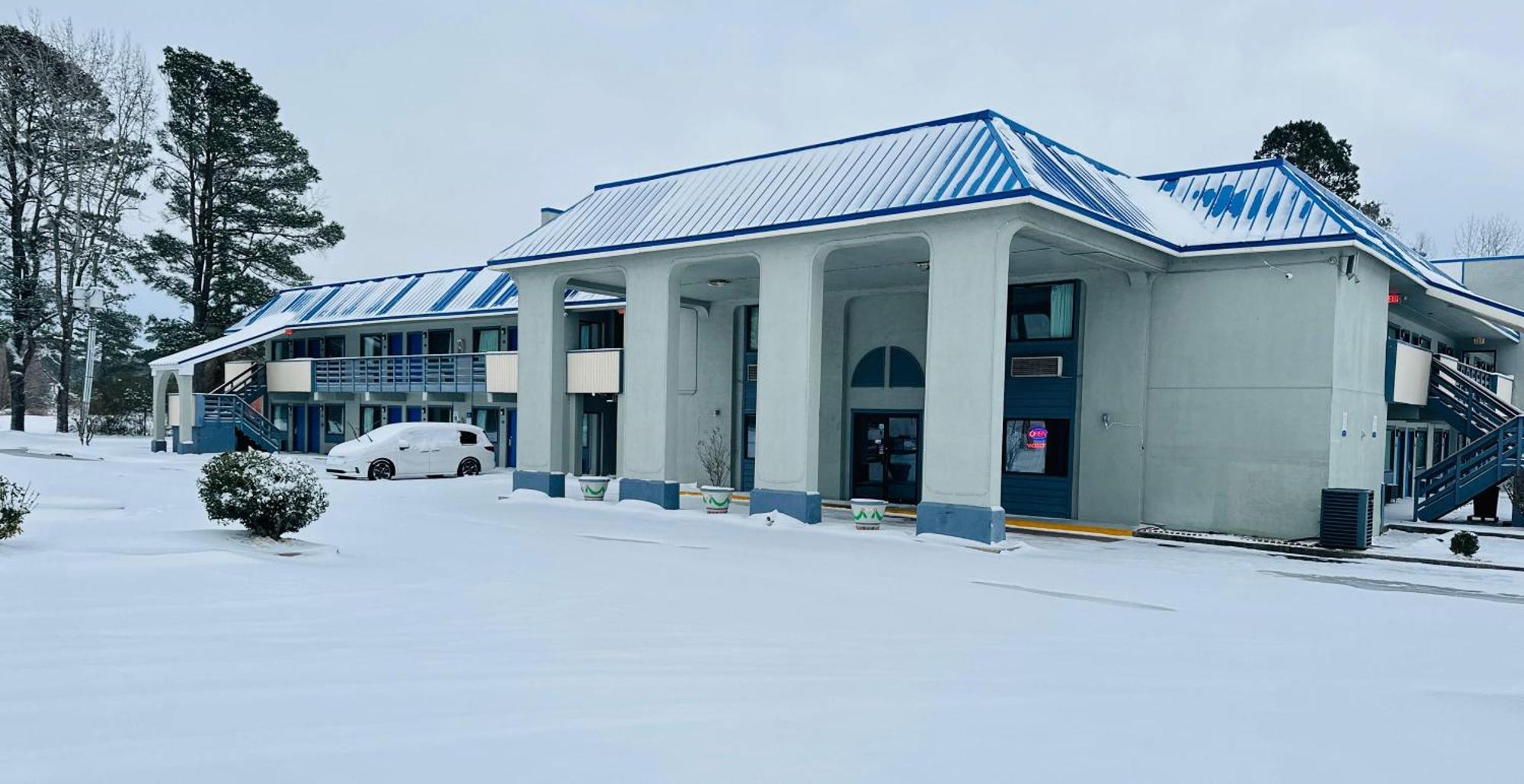 Rodeway Inn & Suites Plymouth Hwy 64 Exterior foto