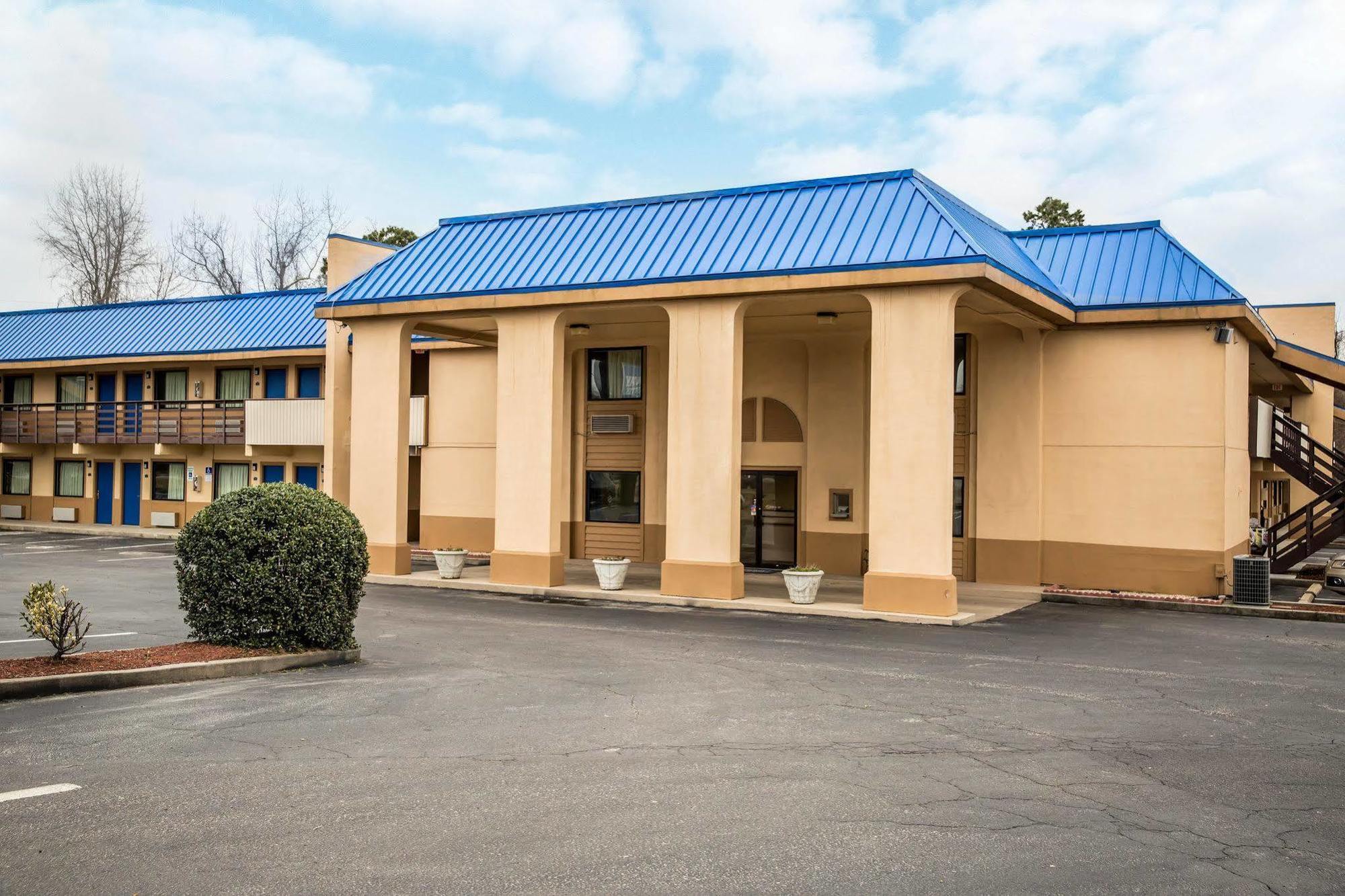 Rodeway Inn & Suites Plymouth Hwy 64 Exterior foto